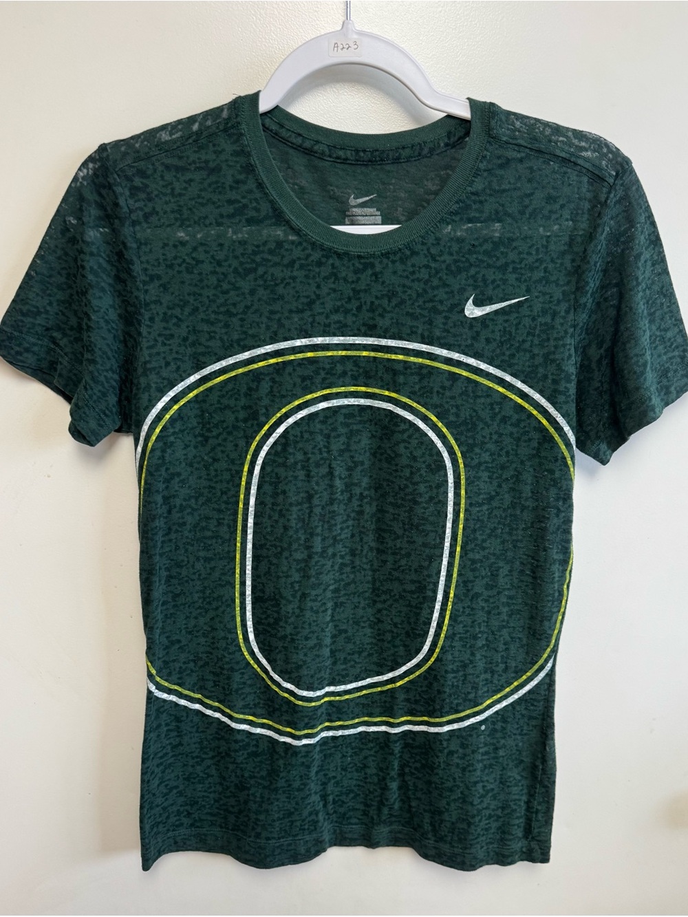 Nike Oregon Ducks Burnout T-Shirt Women’s Medium Green NCAA Graphic Tee